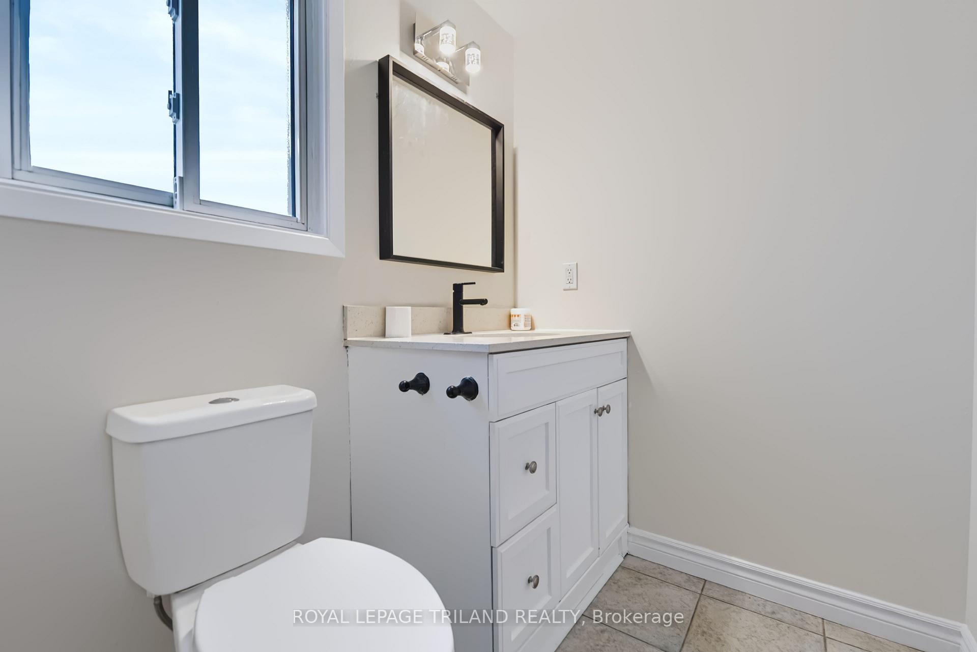 Photo 28 of 136 Golfdale Crescent, London, South Q — HOMEH