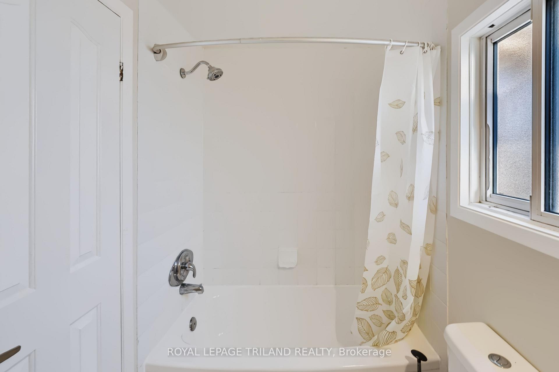 Photo 29 of 136 Golfdale Crescent, London, South Q — HOMEH