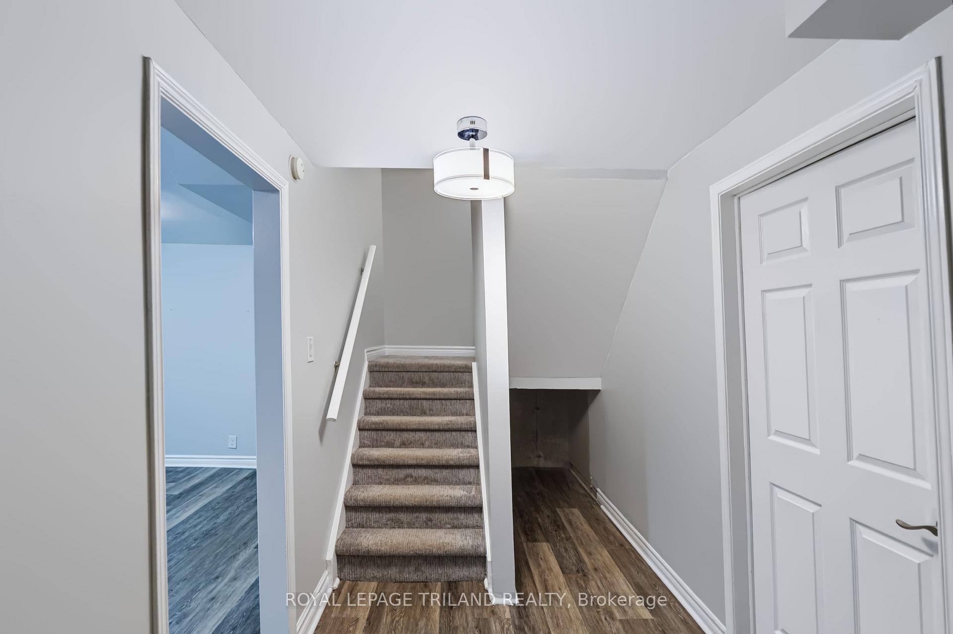 Photo 30 of 136 Golfdale Crescent, London, South Q — HOMEH