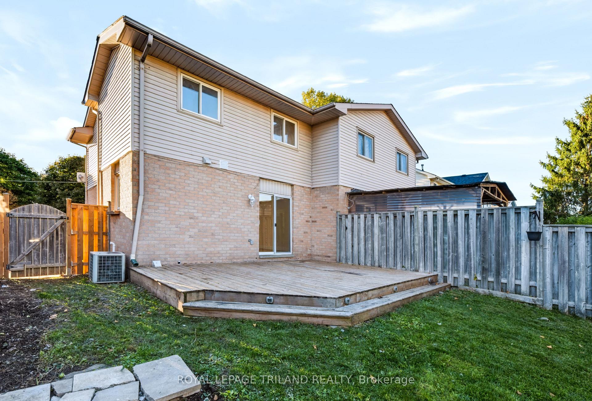 Photo 41 of 136 Golfdale Crescent, London, South Q — HOMEH