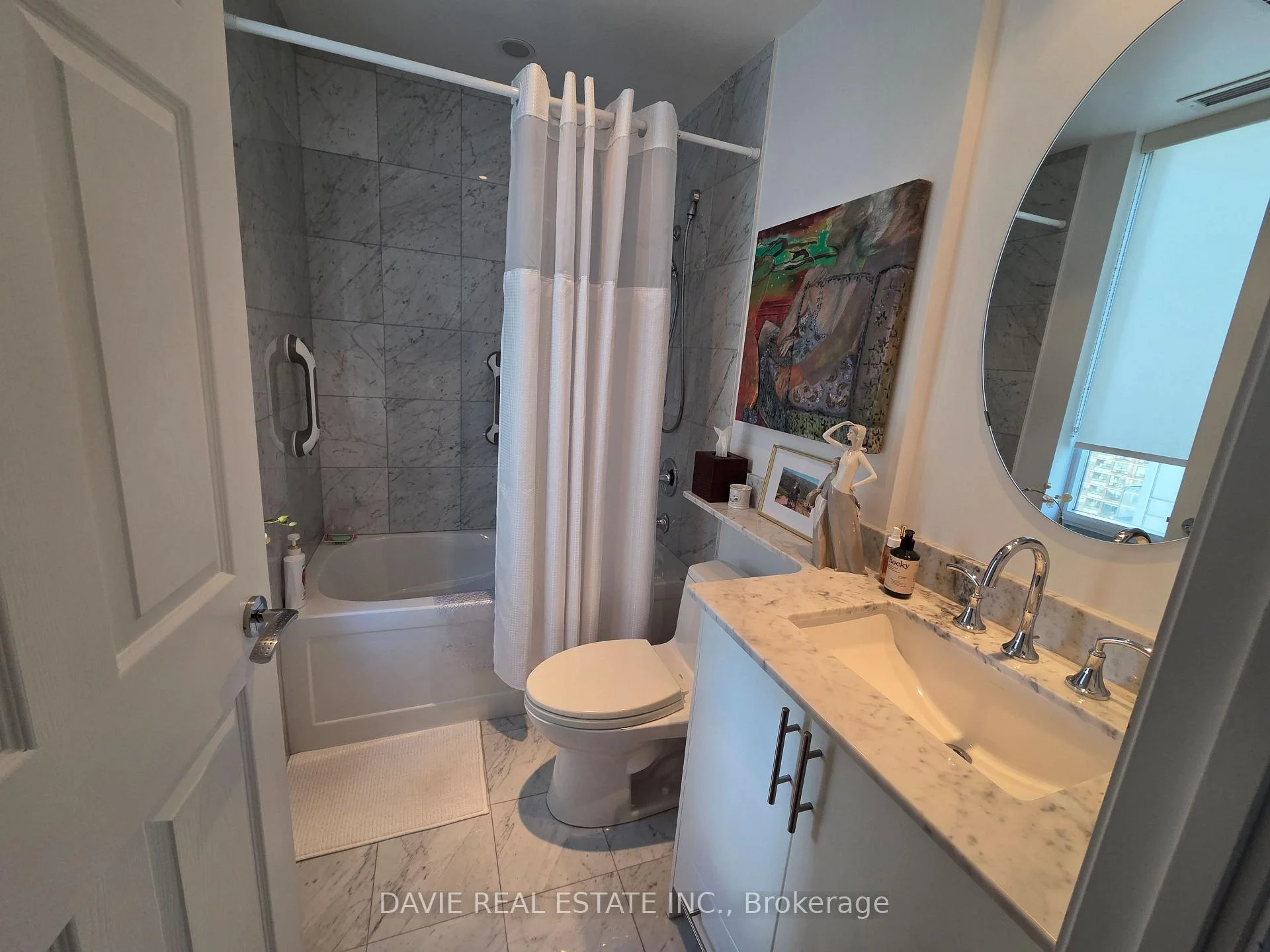 Photo 6 of Unit 1709, 35 Balmuto Street, Toronto, Bay Street Corridor — HOMEH