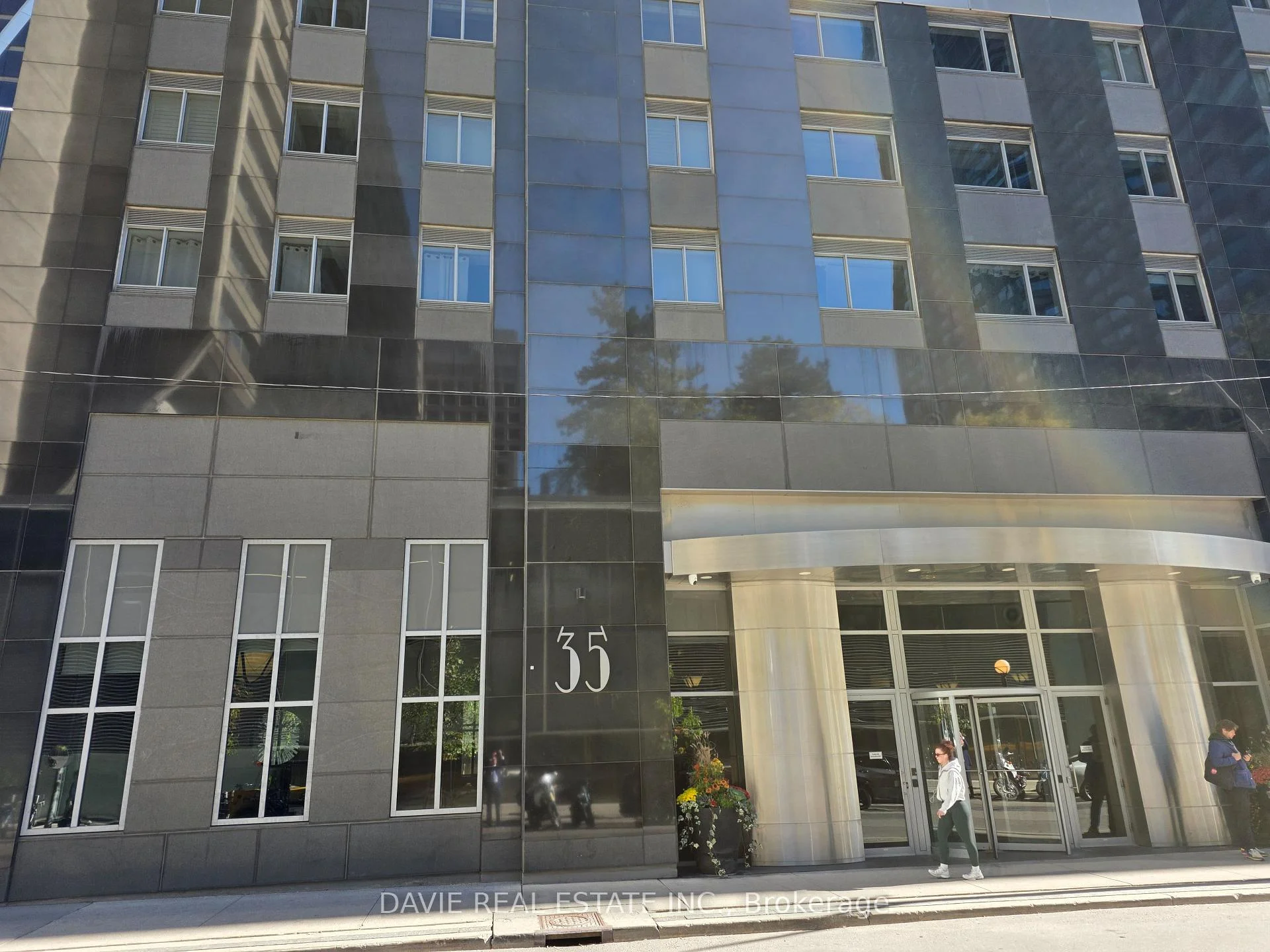Photo 12 of Unit 1709, 35 Balmuto Street, Toronto, Bay Street Corridor — HOMEH