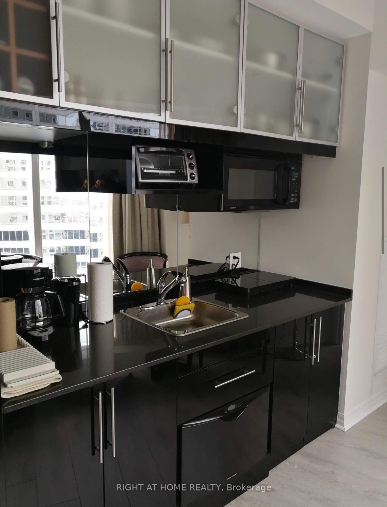 Photo 9 of Unit 2612, 1 King Street W, Toronto, Bay Street Corridor — HOMEH