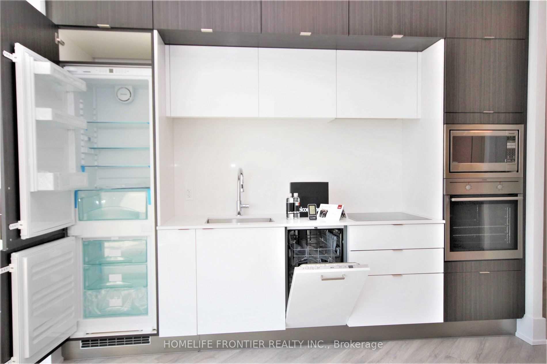 Photo 3 of Unit 912, 1 Edgewater Drive, Toronto, Waterfront Communities — HOMEH