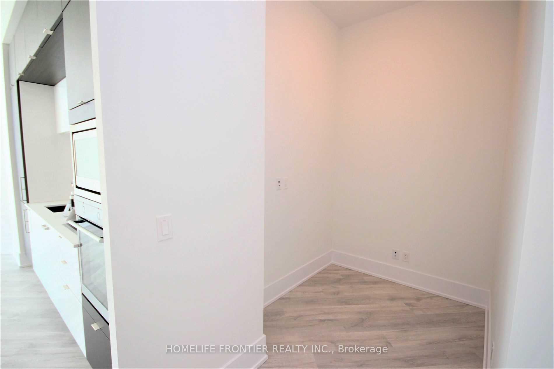 Photo 6 of Unit 912, 1 Edgewater Drive, Toronto, Waterfront Communities — HOMEH