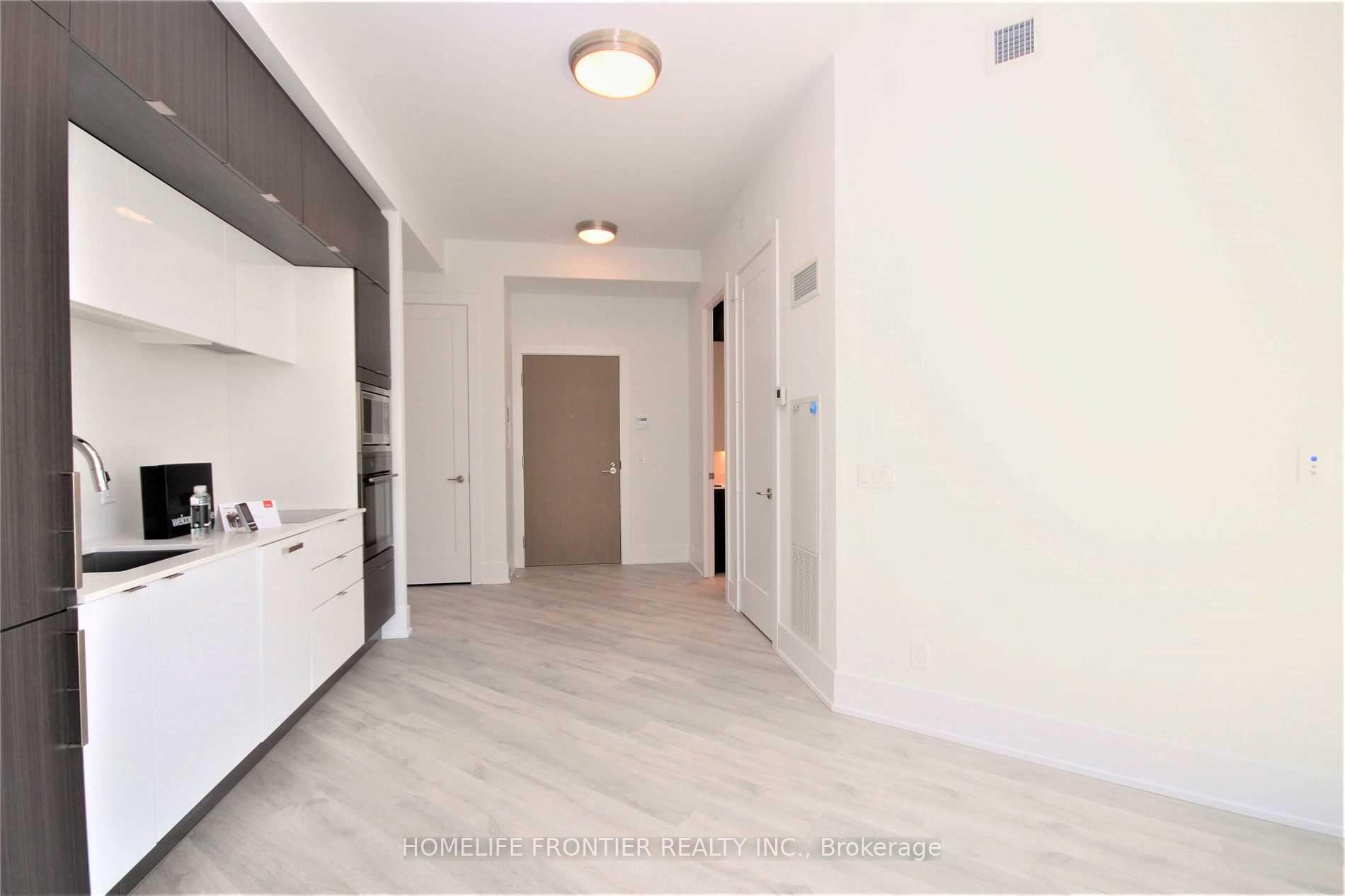 Photo 9 of Unit 912, 1 Edgewater Drive, Toronto, Waterfront Communities — HOMEH