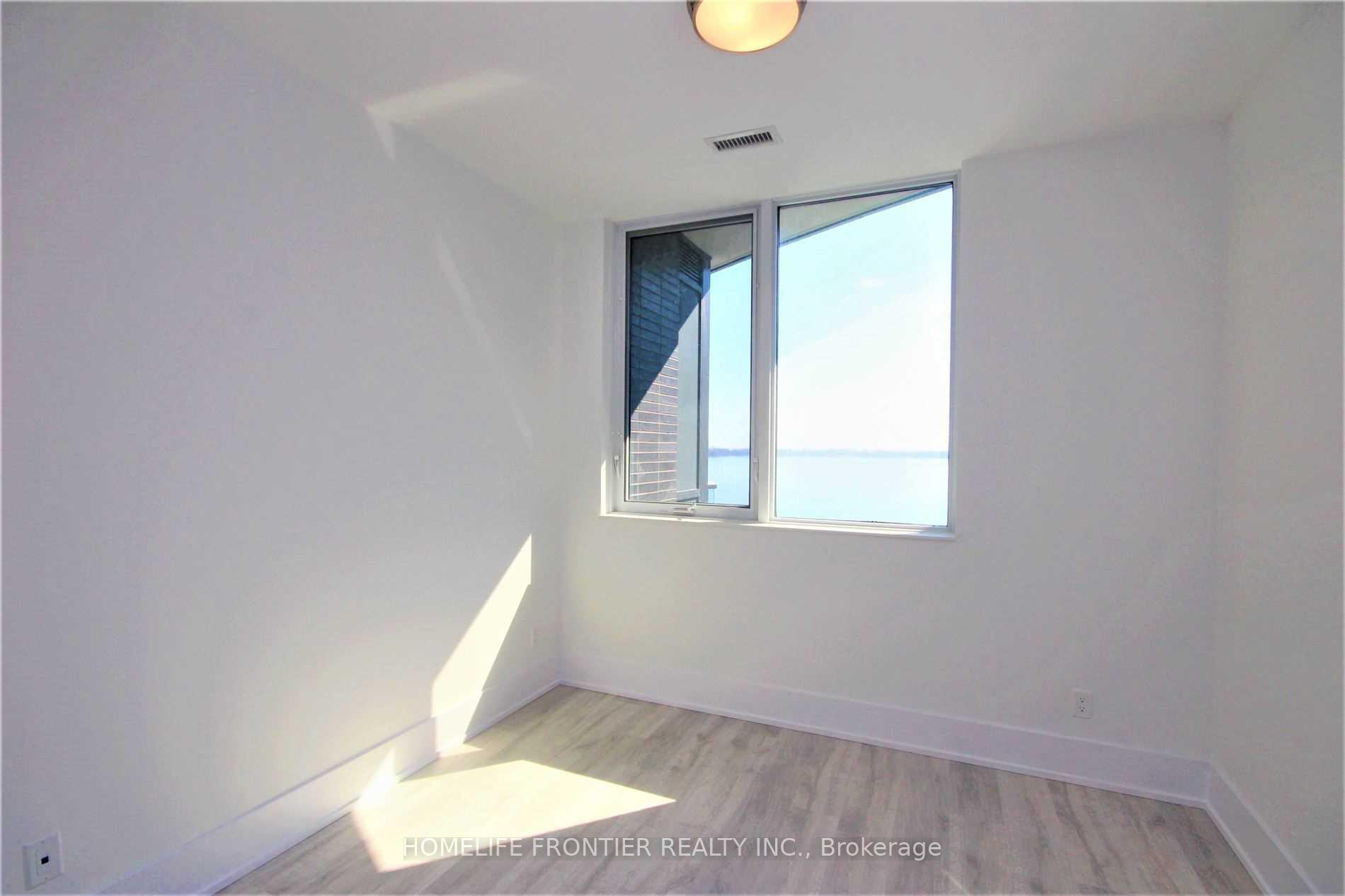 Photo 13 of Unit 912, 1 Edgewater Drive, Toronto, Waterfront Communities — HOMEH