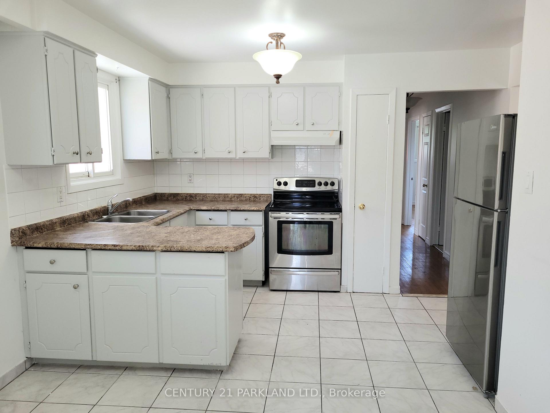 Photo 3 of 13 Tolton Drive, Brampton, Brampton North — HOMEH