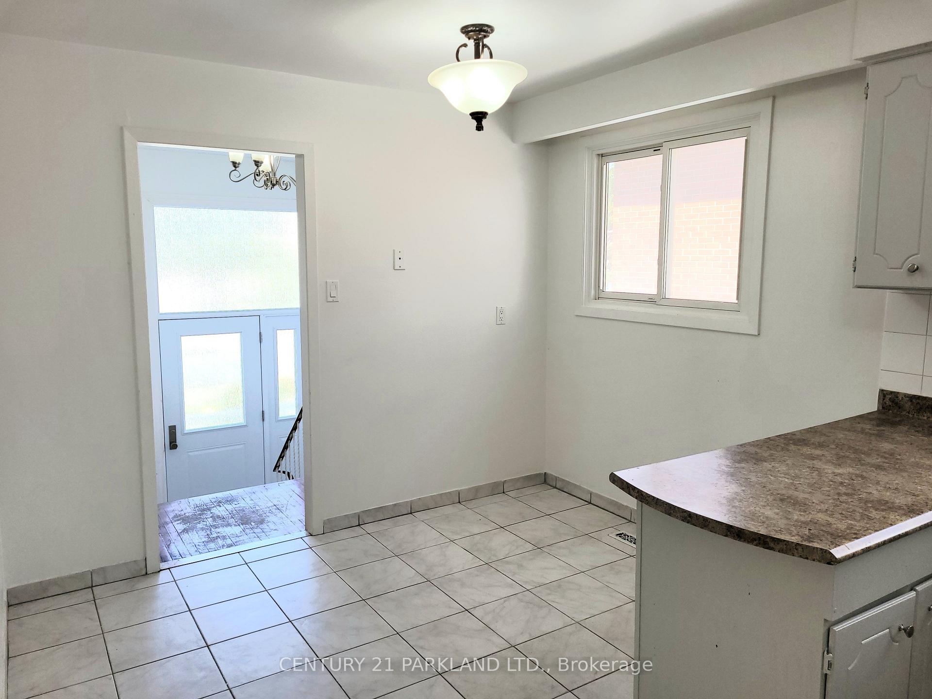 Photo 4 of 13 Tolton Drive, Brampton, Brampton North — HOMEH