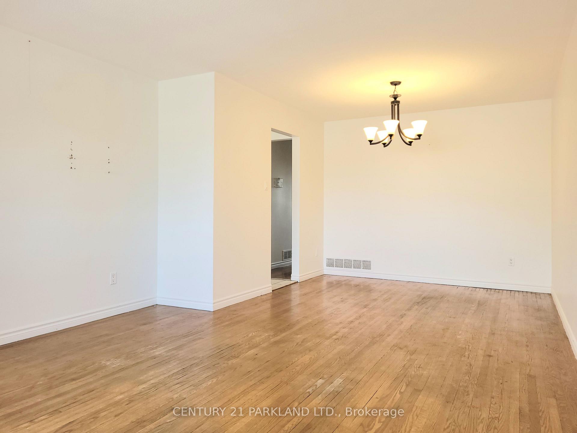 Photo 7 of 13 Tolton Drive, Brampton, Brampton North — HOMEH