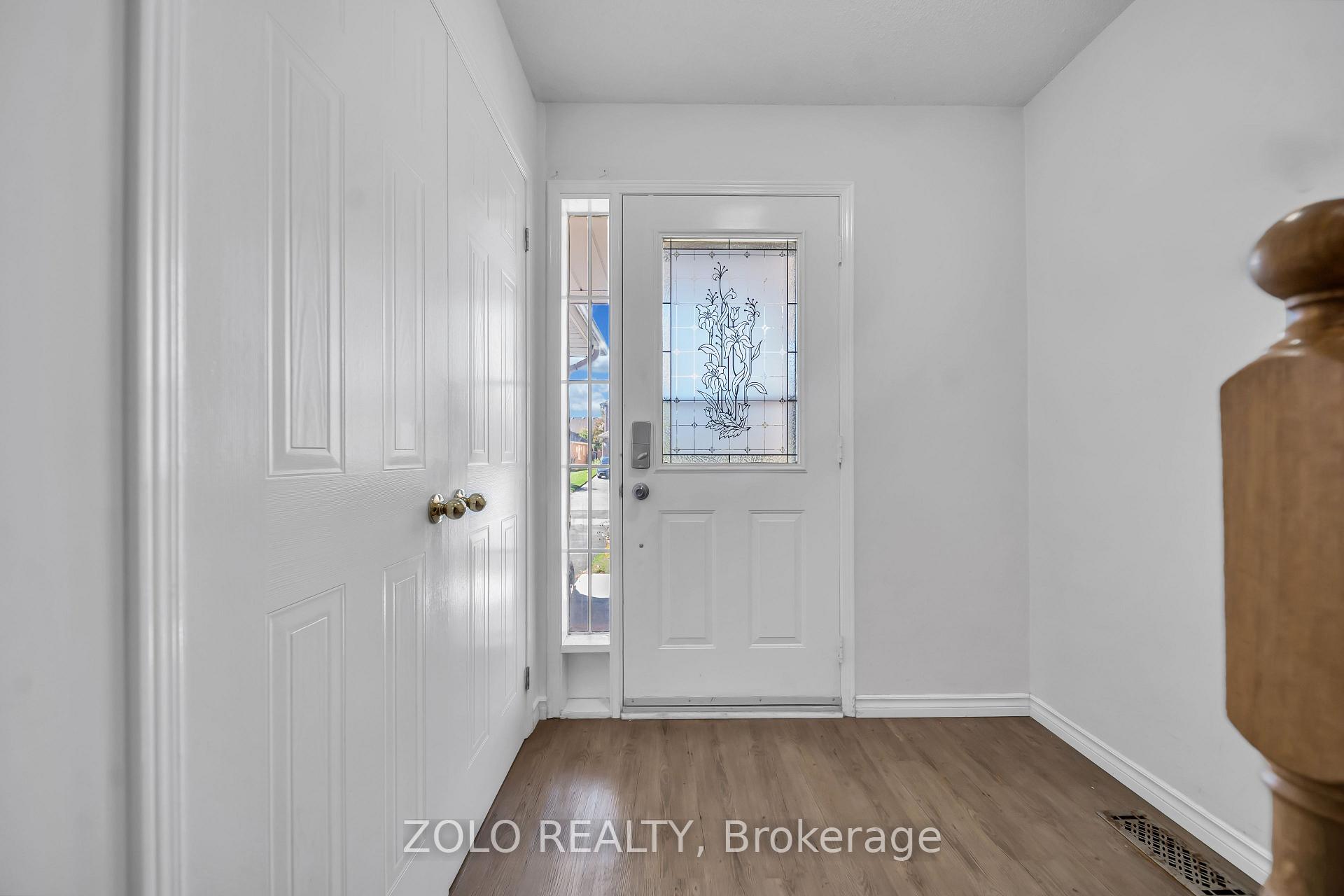 Photo 5 of 215 Park Drive, Whitchurch-Stouffville, Stouffville — HOMEH
