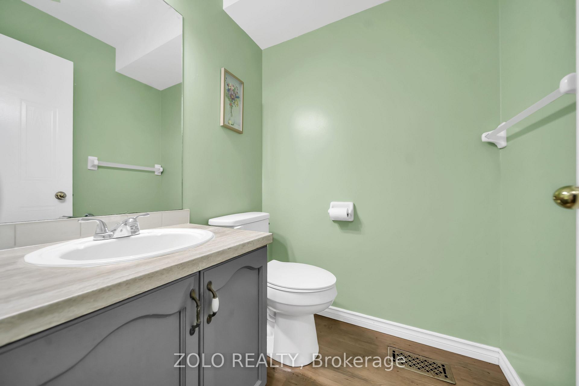 Photo 10 of 215 Park Drive, Whitchurch-Stouffville, Stouffville — HOMEH