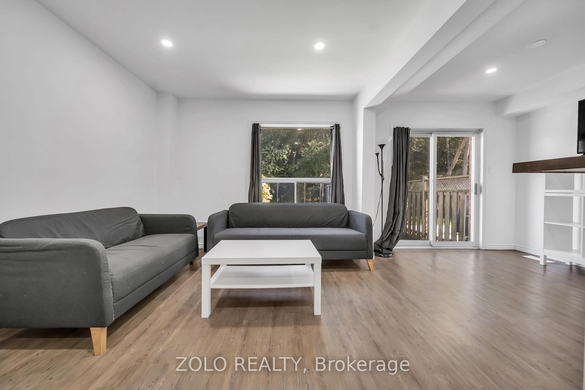 Photo 11 of 215 Park Drive, Whitchurch-Stouffville, Stouffville — HOMEH