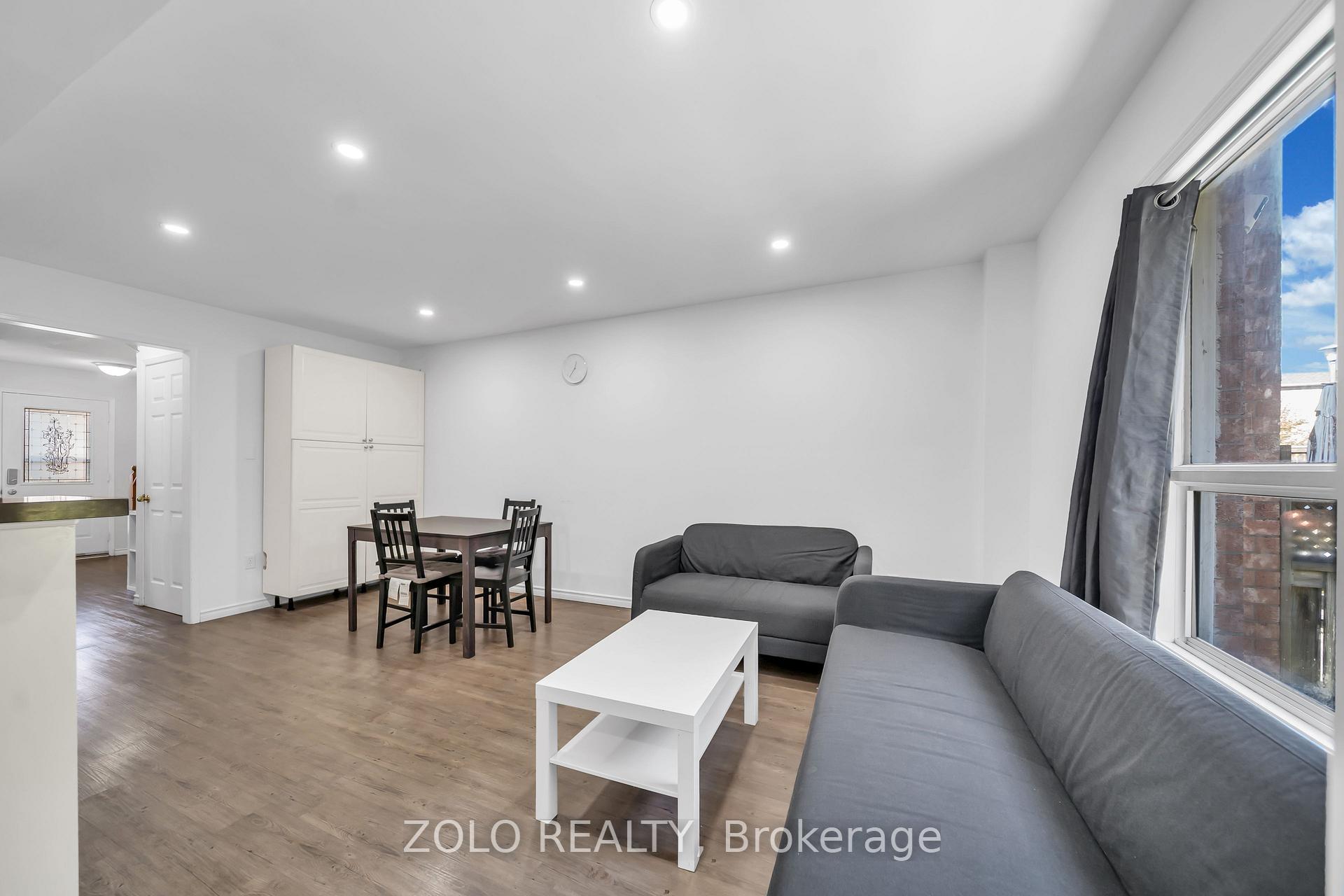Photo 12 of 215 Park Drive, Whitchurch-Stouffville, Stouffville — HOMEH