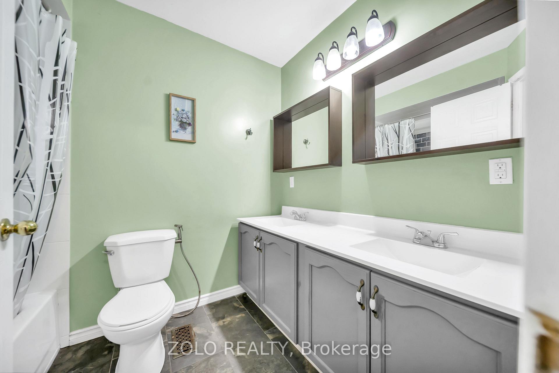 Photo 20 of 215 Park Drive, Whitchurch-Stouffville, Stouffville — HOMEH