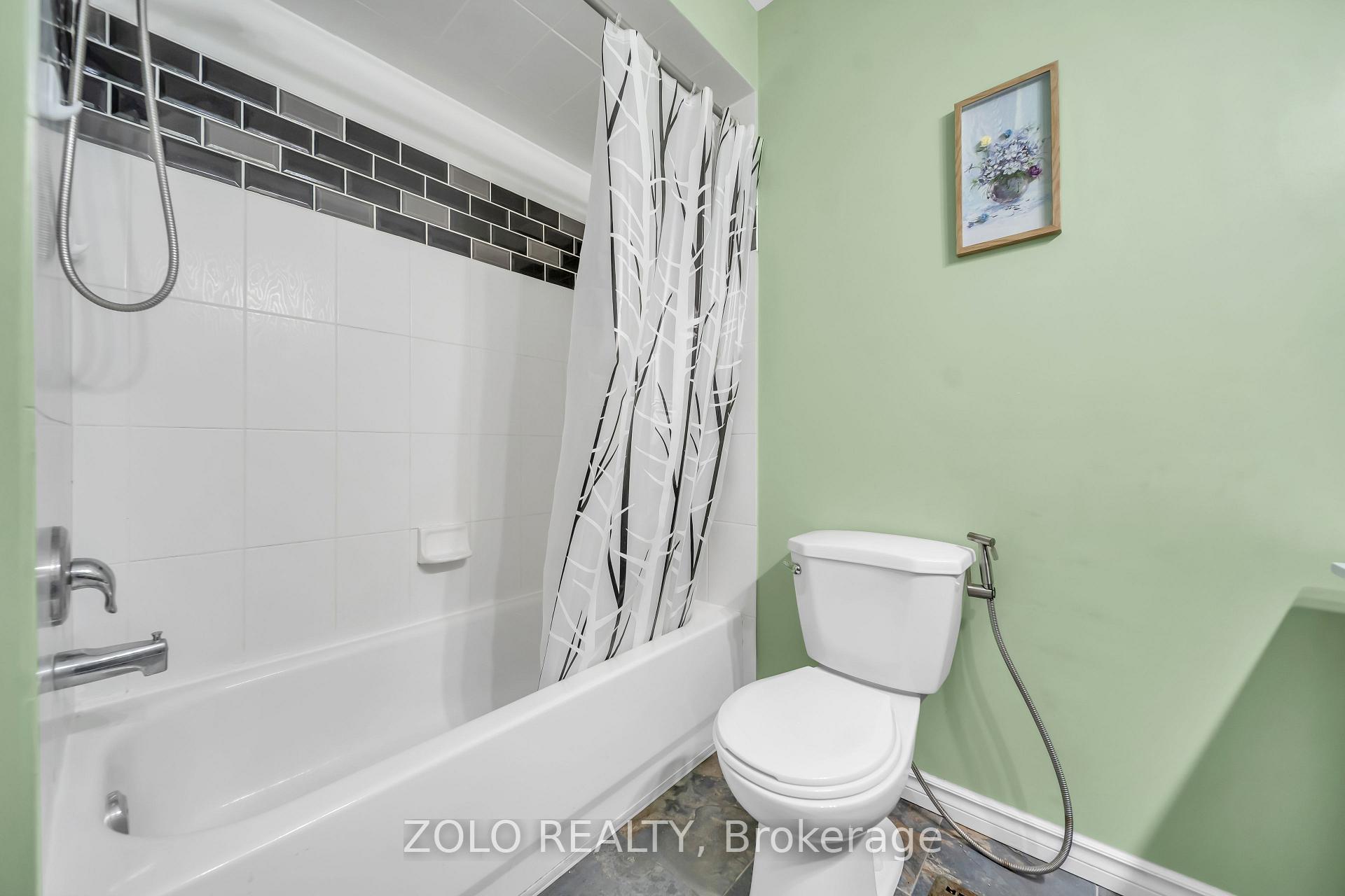 Photo 21 of 215 Park Drive, Whitchurch-Stouffville, Stouffville — HOMEH