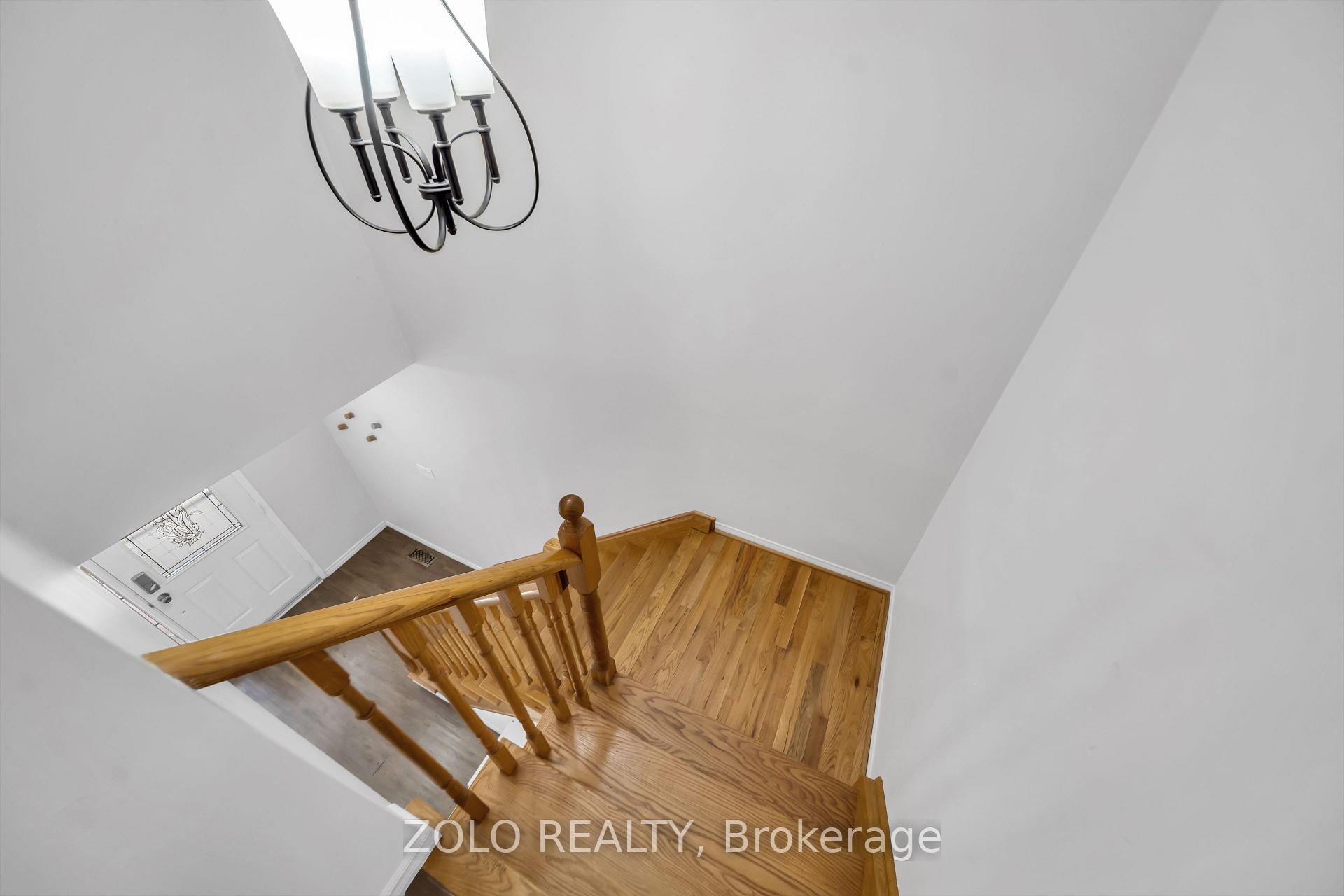 Photo 22 of 215 Park Drive, Whitchurch-Stouffville, Stouffville — HOMEH