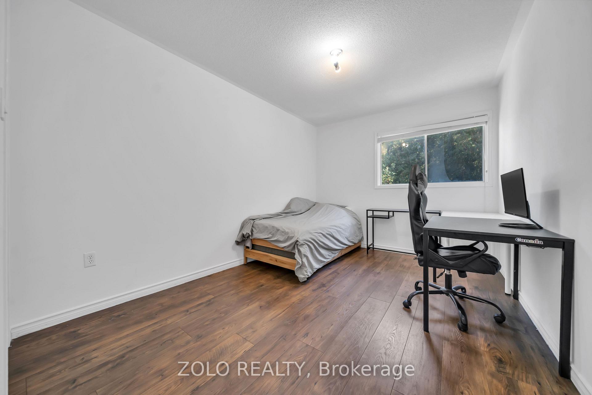 Photo 24 of 215 Park Drive, Whitchurch-Stouffville, Stouffville — HOMEH