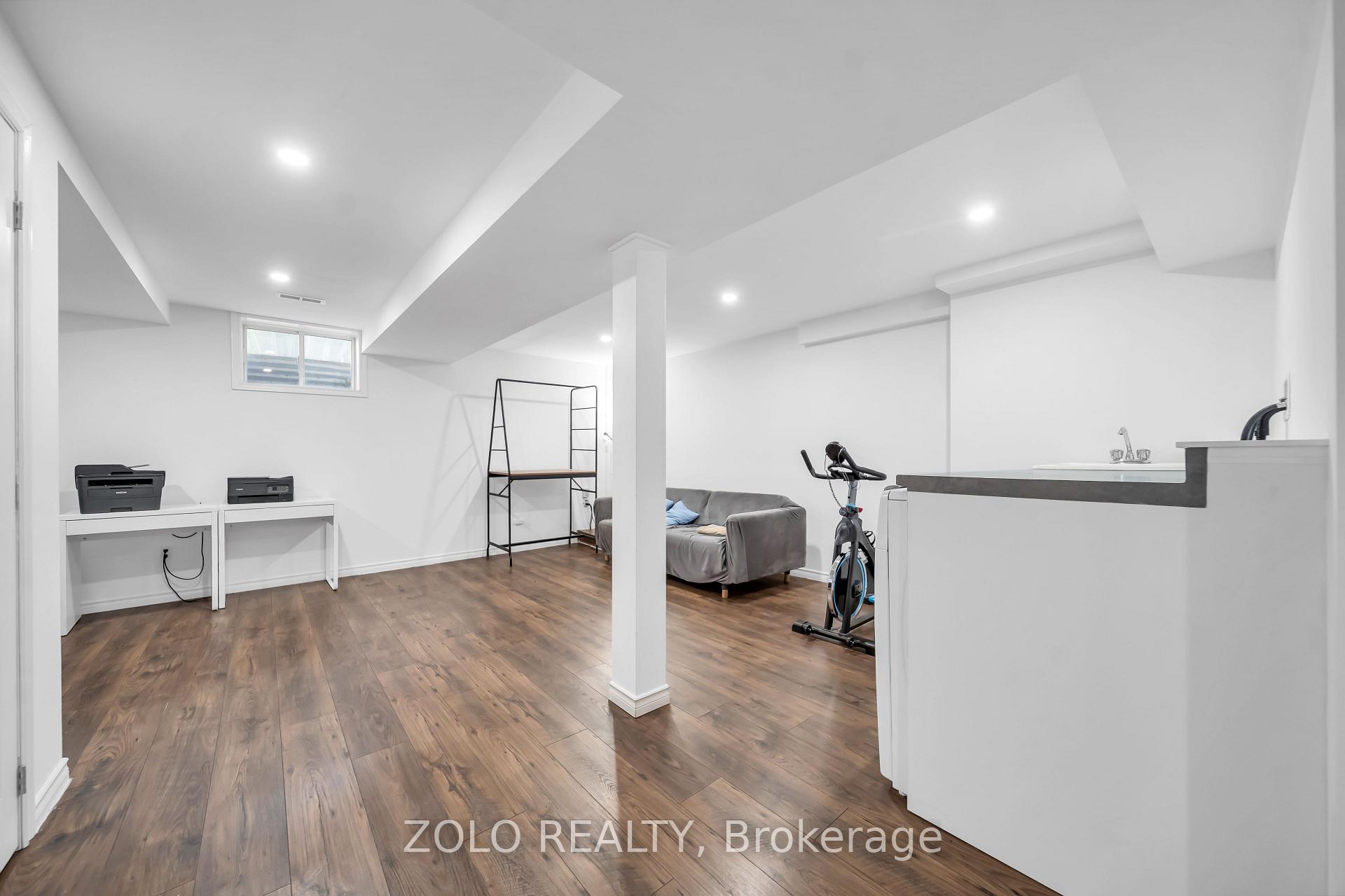 Photo 29 of 215 Park Drive, Whitchurch-Stouffville, Stouffville — HOMEH