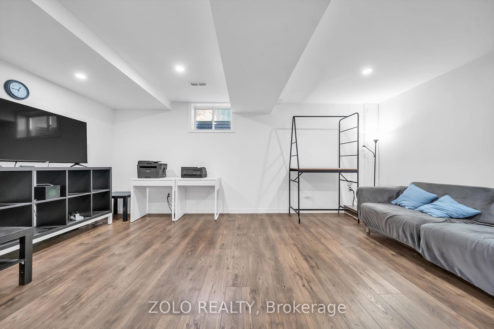 Photo 30 of 215 Park Drive, Whitchurch-Stouffville, Stouffville — HOMEH
