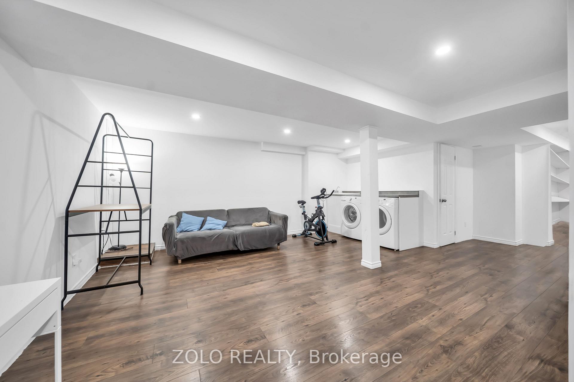 Photo 32 of 215 Park Drive, Whitchurch-Stouffville, Stouffville — HOMEH