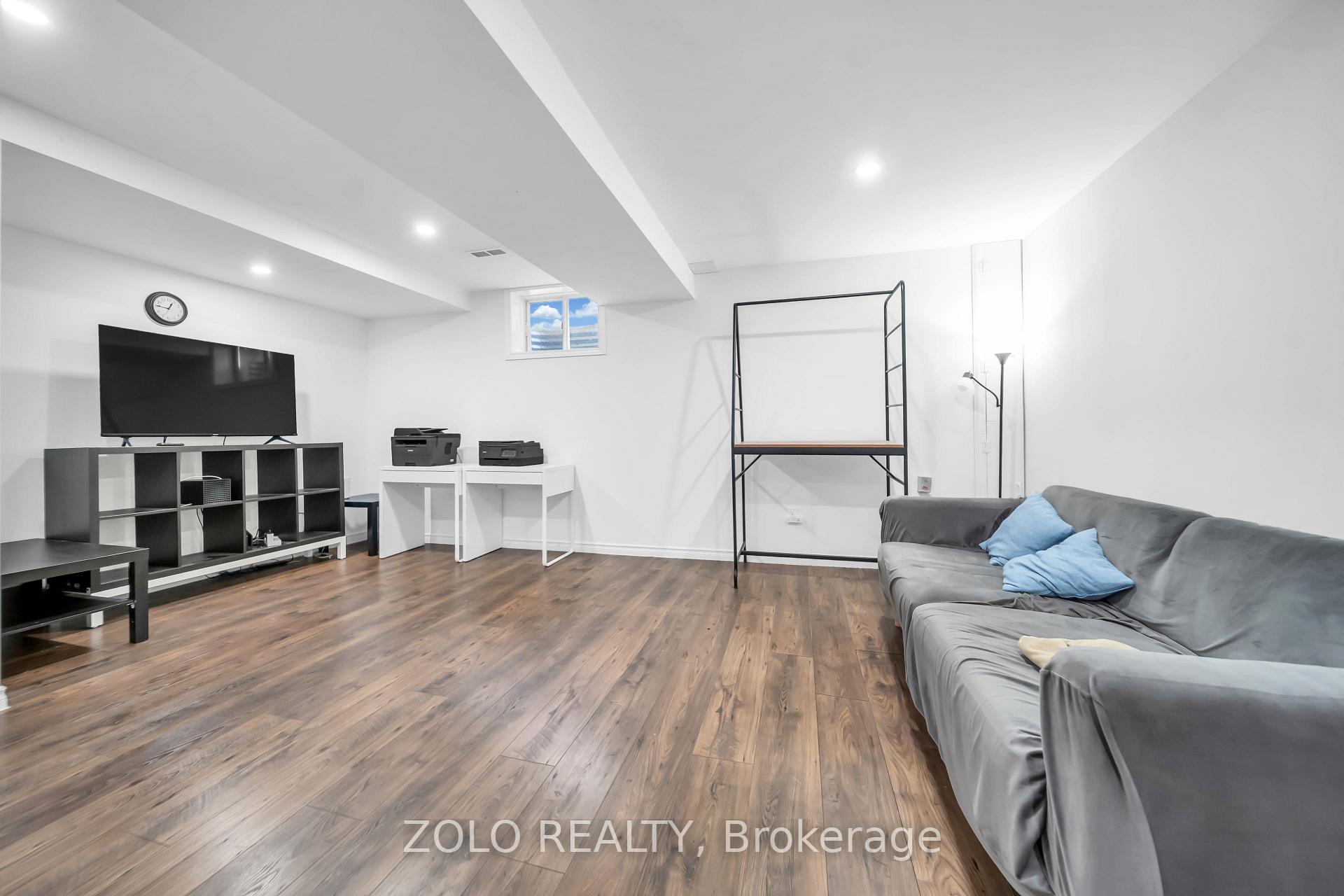 Photo 34 of 215 Park Drive, Whitchurch-Stouffville, Stouffville — HOMEH