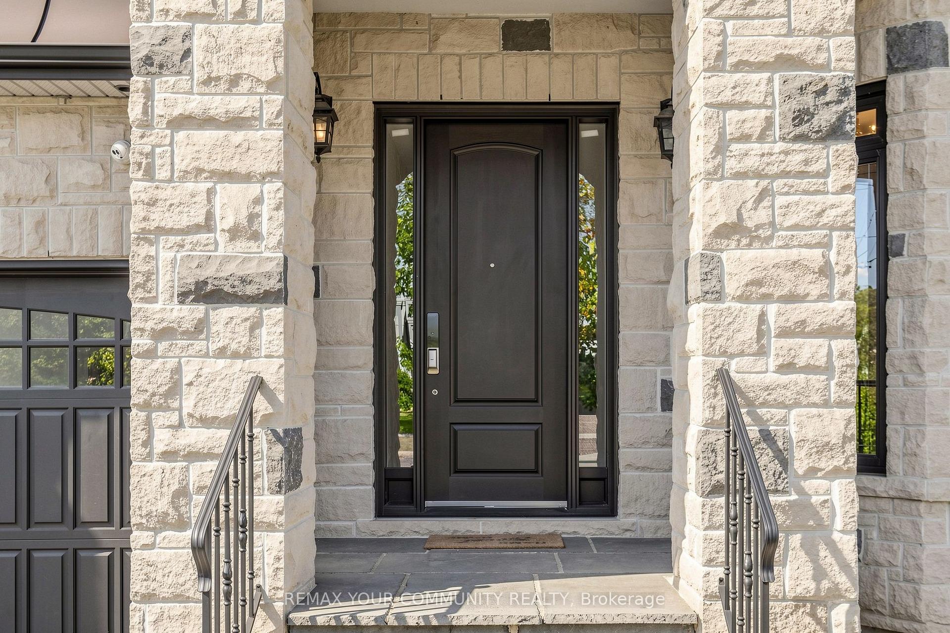 Photo 2 of 39 Moore Park Avenue, North York, Newtonbrook West — HOMEH