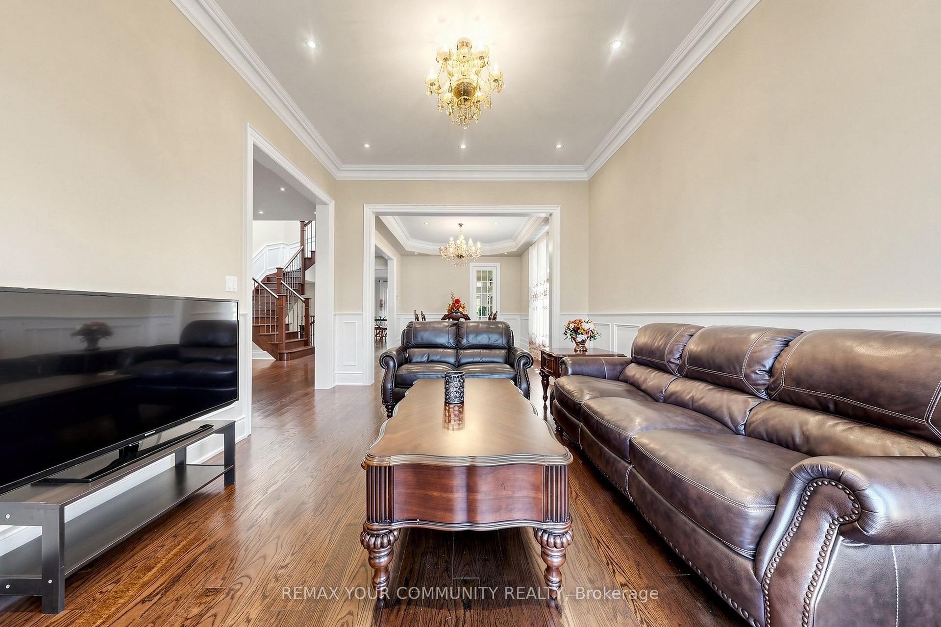 Photo 6 of 39 Moore Park Avenue, North York, Newtonbrook West — HOMEH