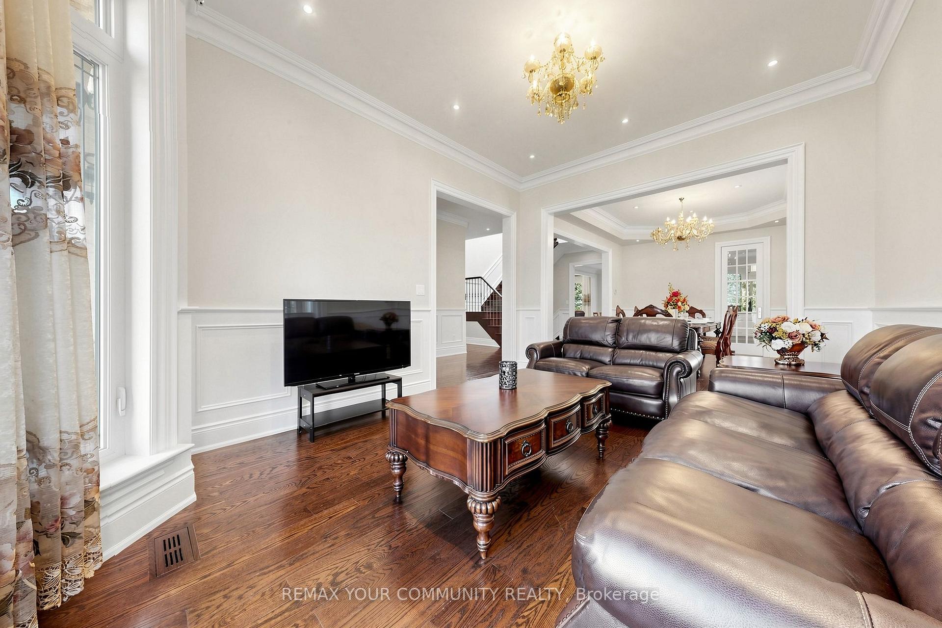 Photo 7 of 39 Moore Park Avenue, North York, Newtonbrook West — HOMEH