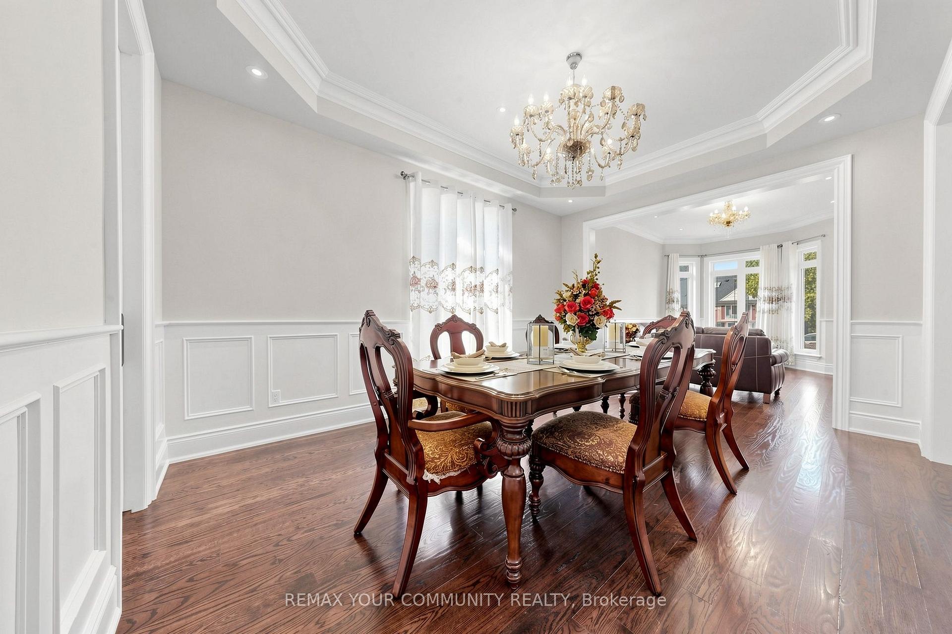 Photo 9 of 39 Moore Park Avenue, North York, Newtonbrook West — HOMEH