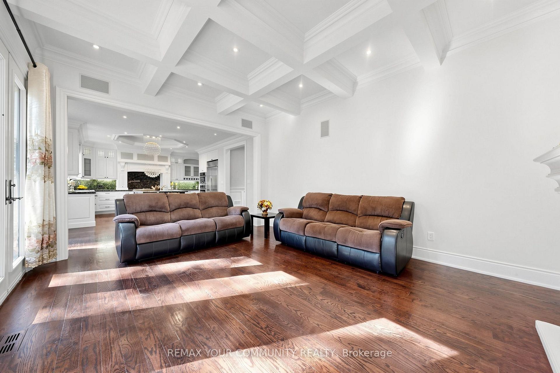 Photo 13 of 39 Moore Park Avenue, North York, Newtonbrook West — HOMEH