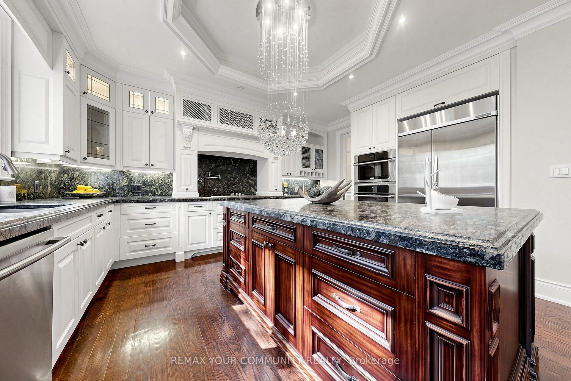 Photo 16 of 39 Moore Park Avenue, North York, Newtonbrook West — HOMEH
