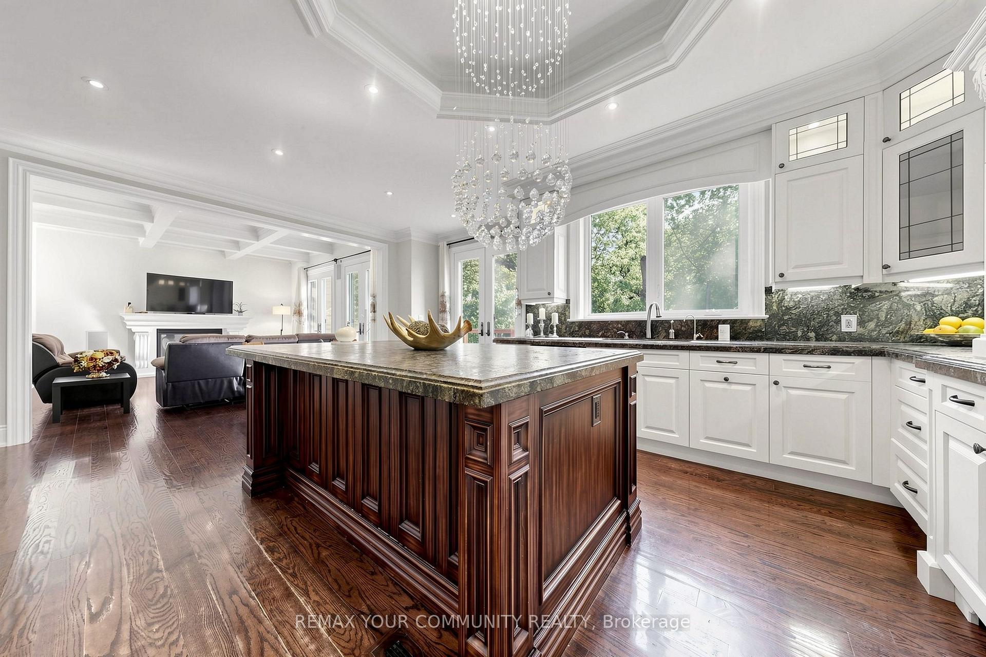 Photo 17 of 39 Moore Park Avenue, North York, Newtonbrook West — HOMEH