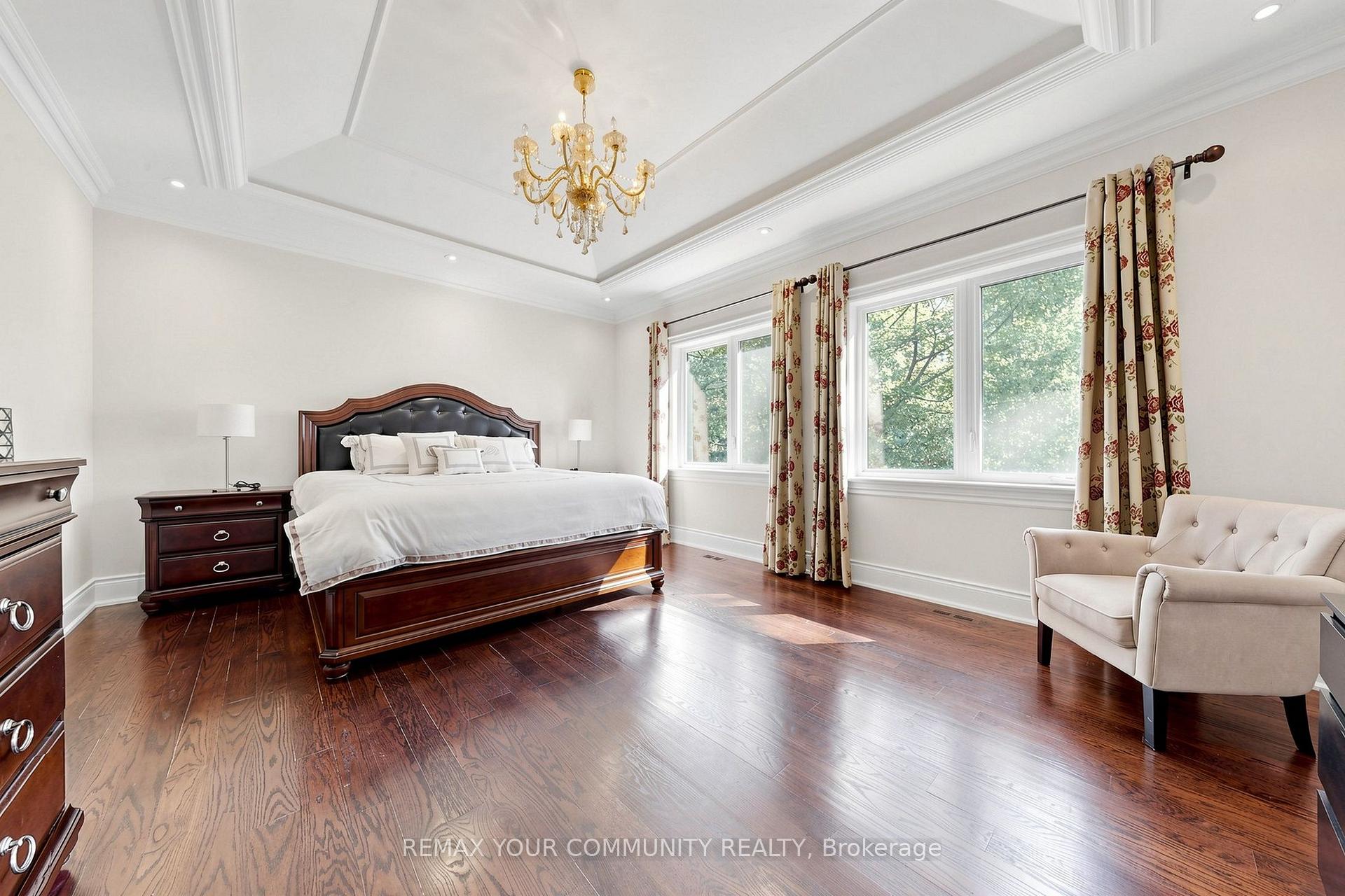 Photo 23 of 39 Moore Park Avenue, North York, Newtonbrook West — HOMEH