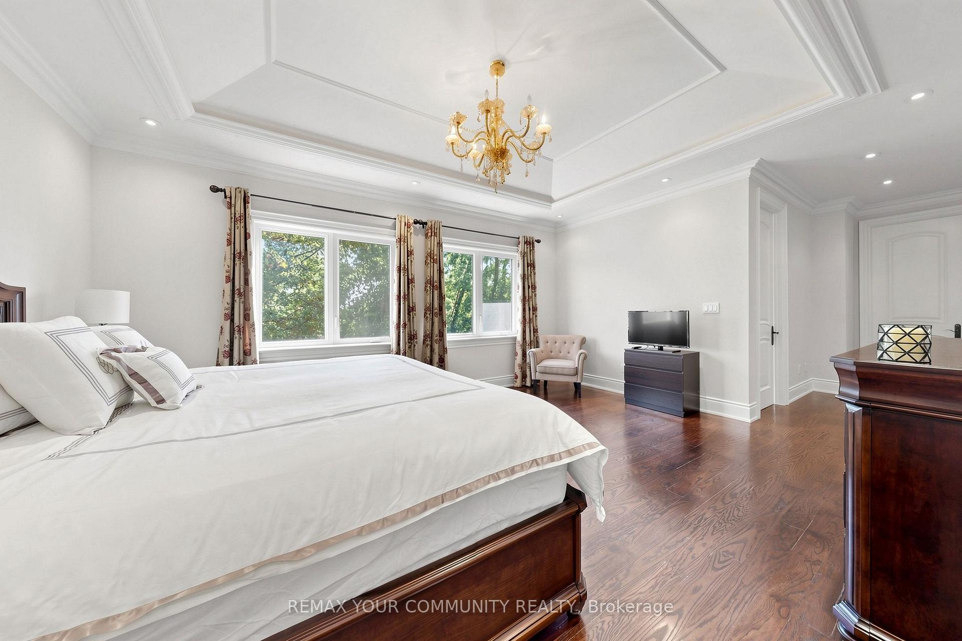 Photo 25 of 39 Moore Park Avenue, North York, Newtonbrook West — HOMEH