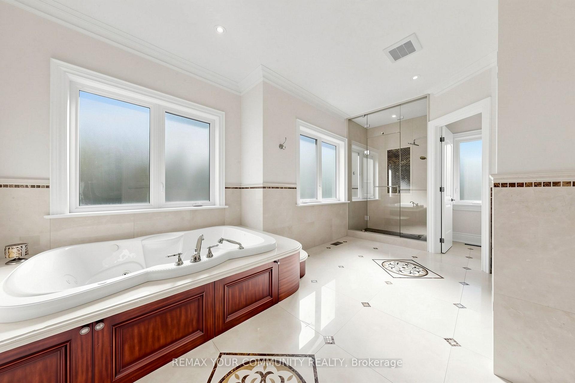 Photo 27 of 39 Moore Park Avenue, North York, Newtonbrook West — HOMEH