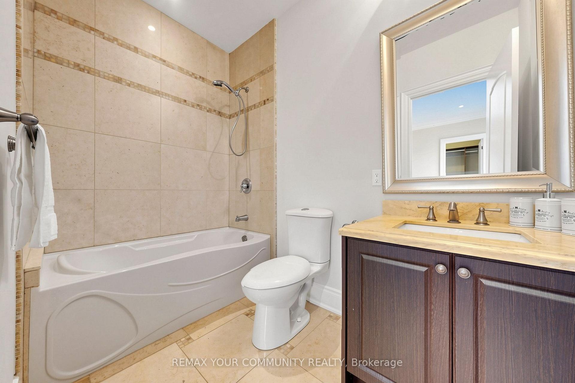 Photo 33 of 39 Moore Park Avenue, North York, Newtonbrook West — HOMEH