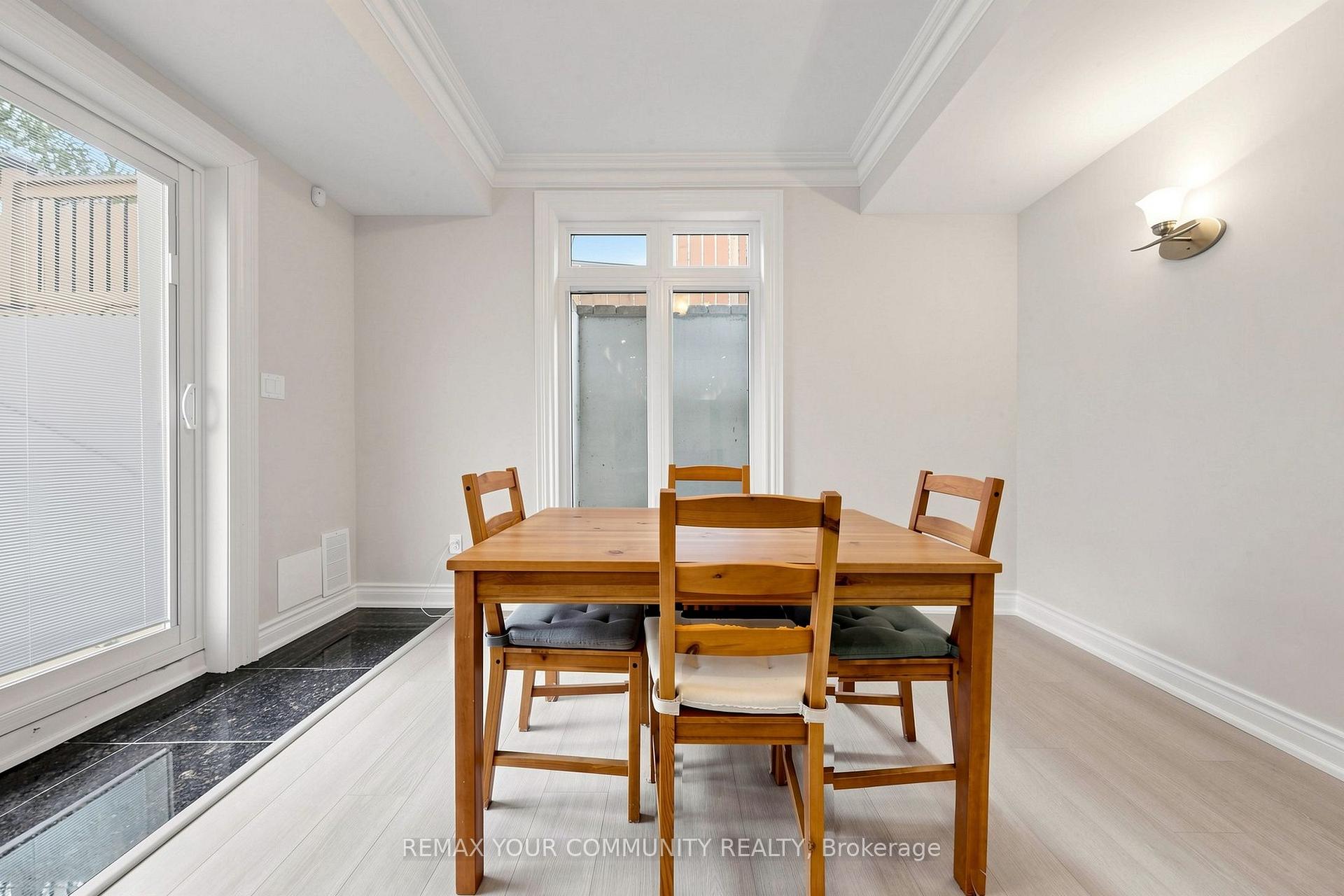 Photo 42 of 39 Moore Park Avenue, North York, Newtonbrook West — HOMEH