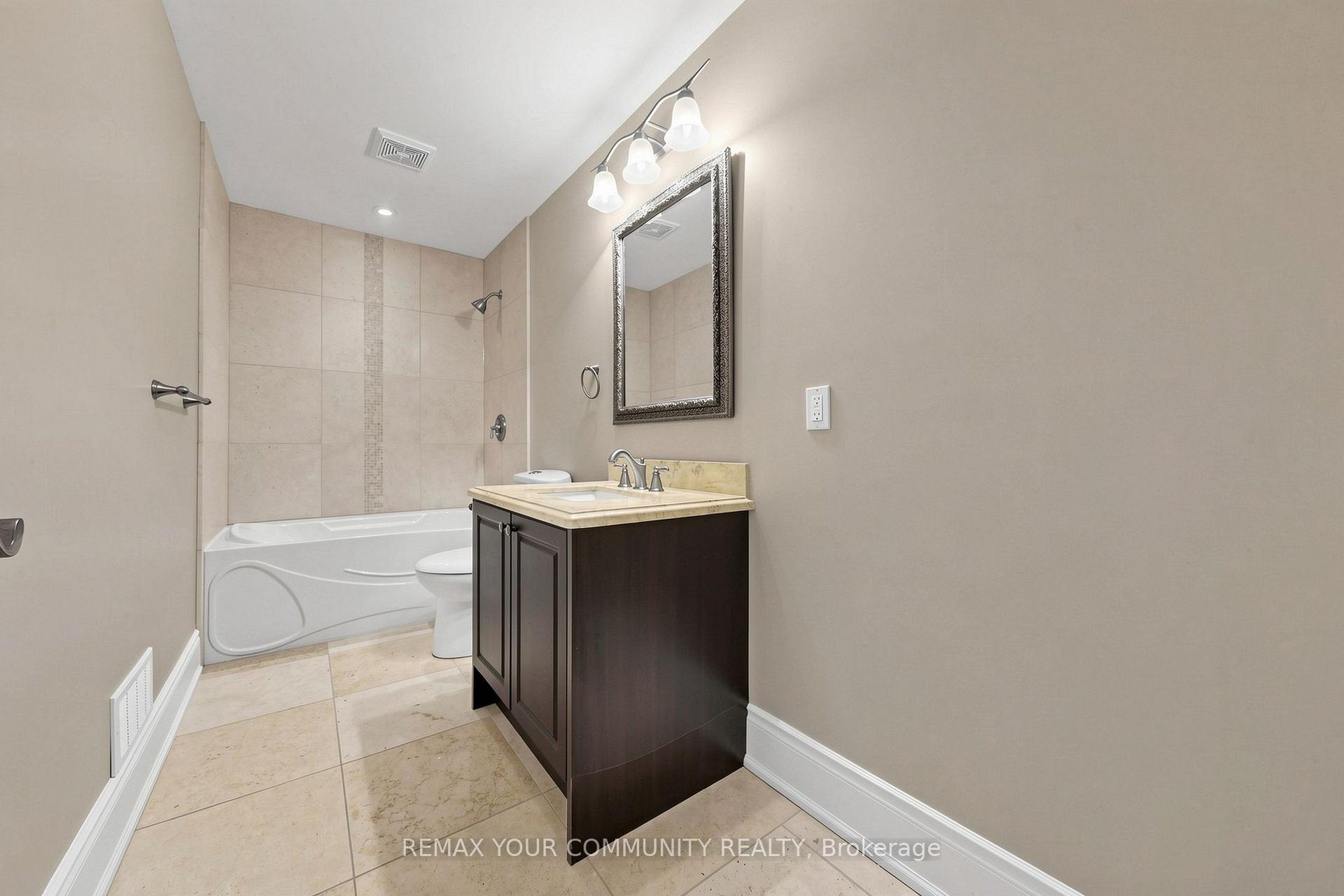 Photo 44 of 39 Moore Park Avenue, North York, Newtonbrook West — HOMEH