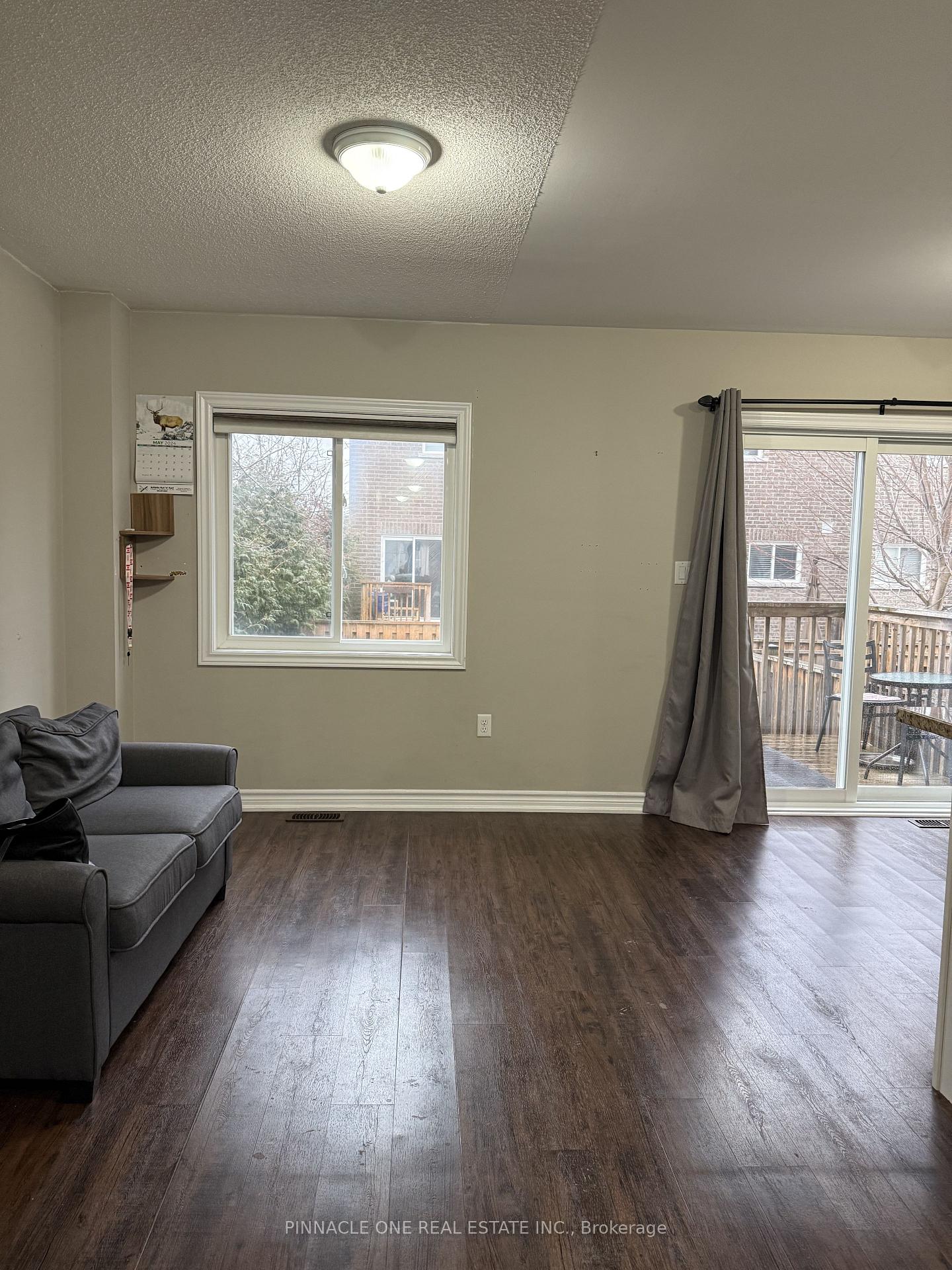 Photo 3 of 34 Markham Trail, Clarington, Bowmanville — HOMEH