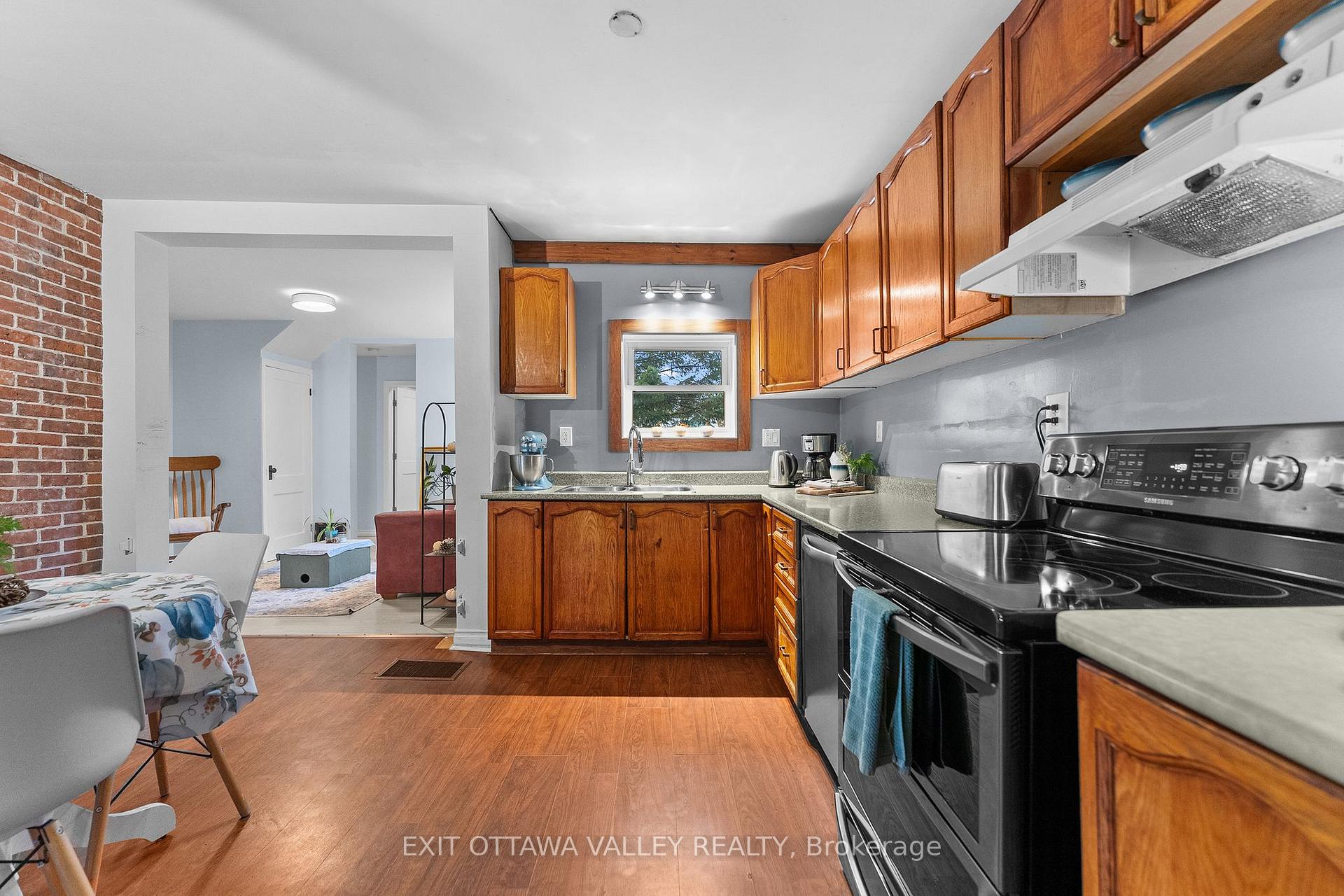 Photo 4 of 106 Bonnechere Street E, Bonnechere Valley, Eganville/Bonnechere Twp — HOMEH