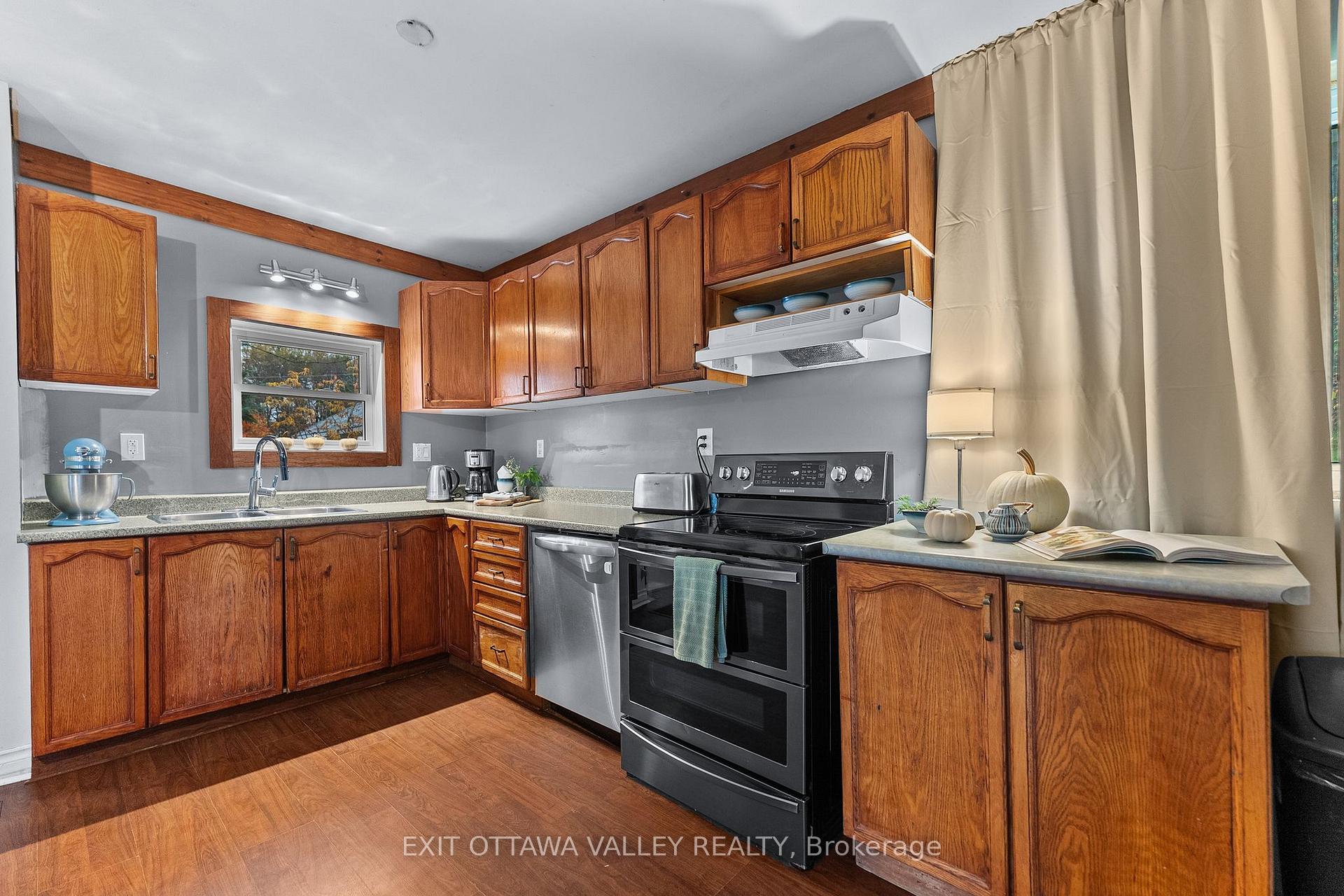 Photo 5 of 106 Bonnechere Street E, Bonnechere Valley, Eganville/Bonnechere Twp — HOMEH