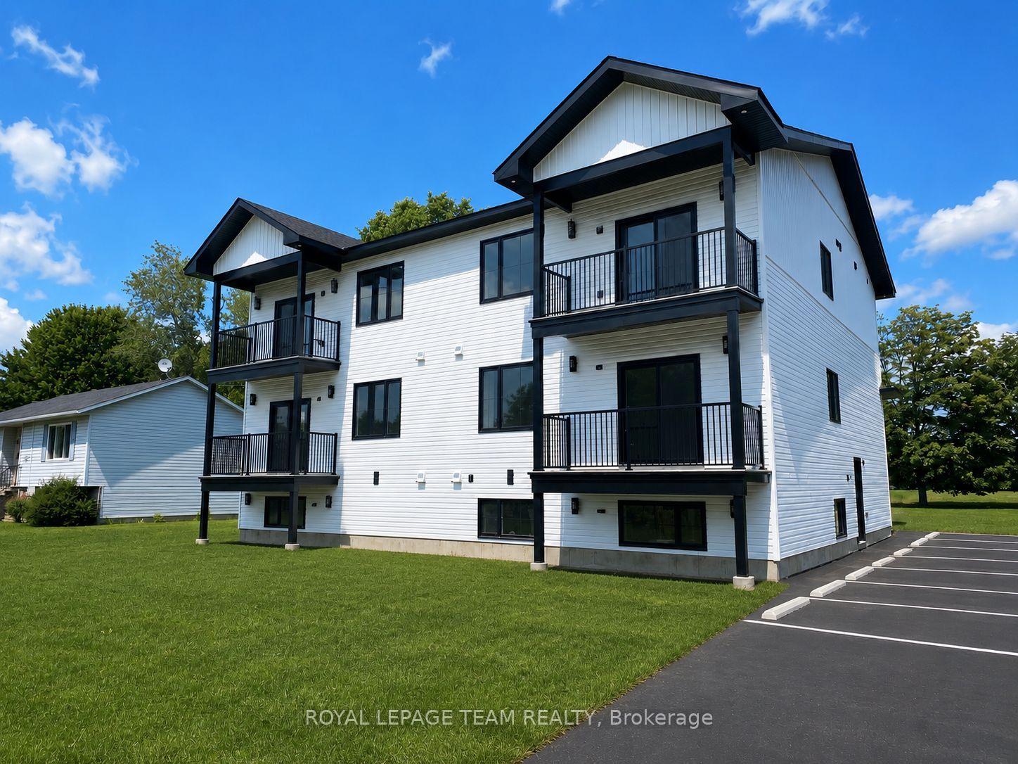 Photo 8 of Unit Unit 4, 730 Cecelia Street, Pembroke, Pembroke — HOMEH