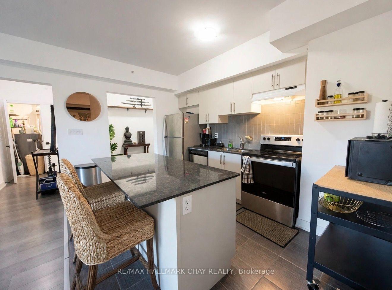 Photo 14 of Unit 304, 5 Chef Lane, Barrie, Rural Barrie Southeast — HOMEH