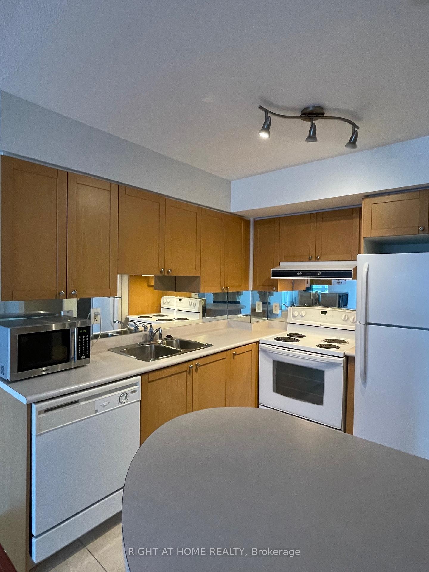 Photo 3 of Unit 1106, 230 King Street E, Toronto, Moss Park — HOMEH