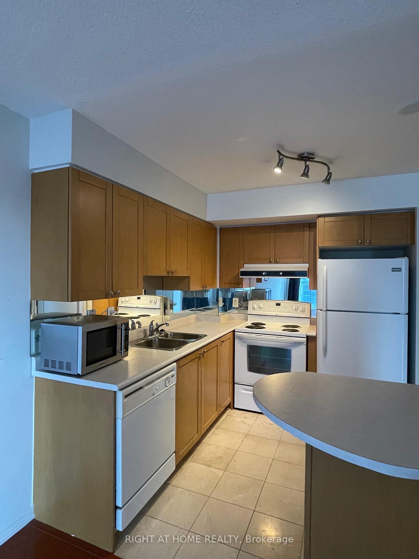 Photo 4 of Unit 1106, 230 King Street E, Toronto, Moss Park — HOMEH