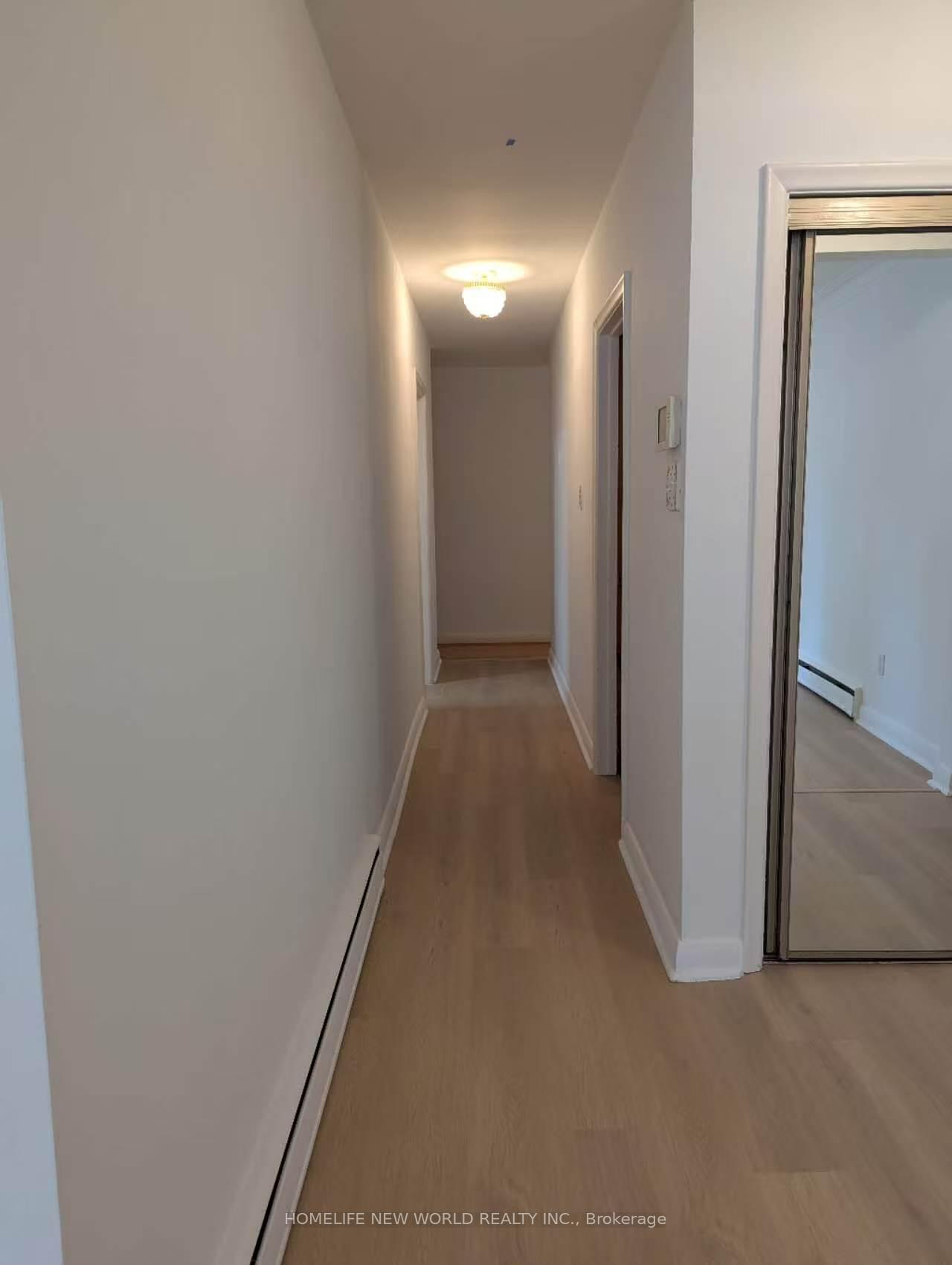 Photo 4 of 10 Millgate Crescent, North York, Bayview Village — HOMEH