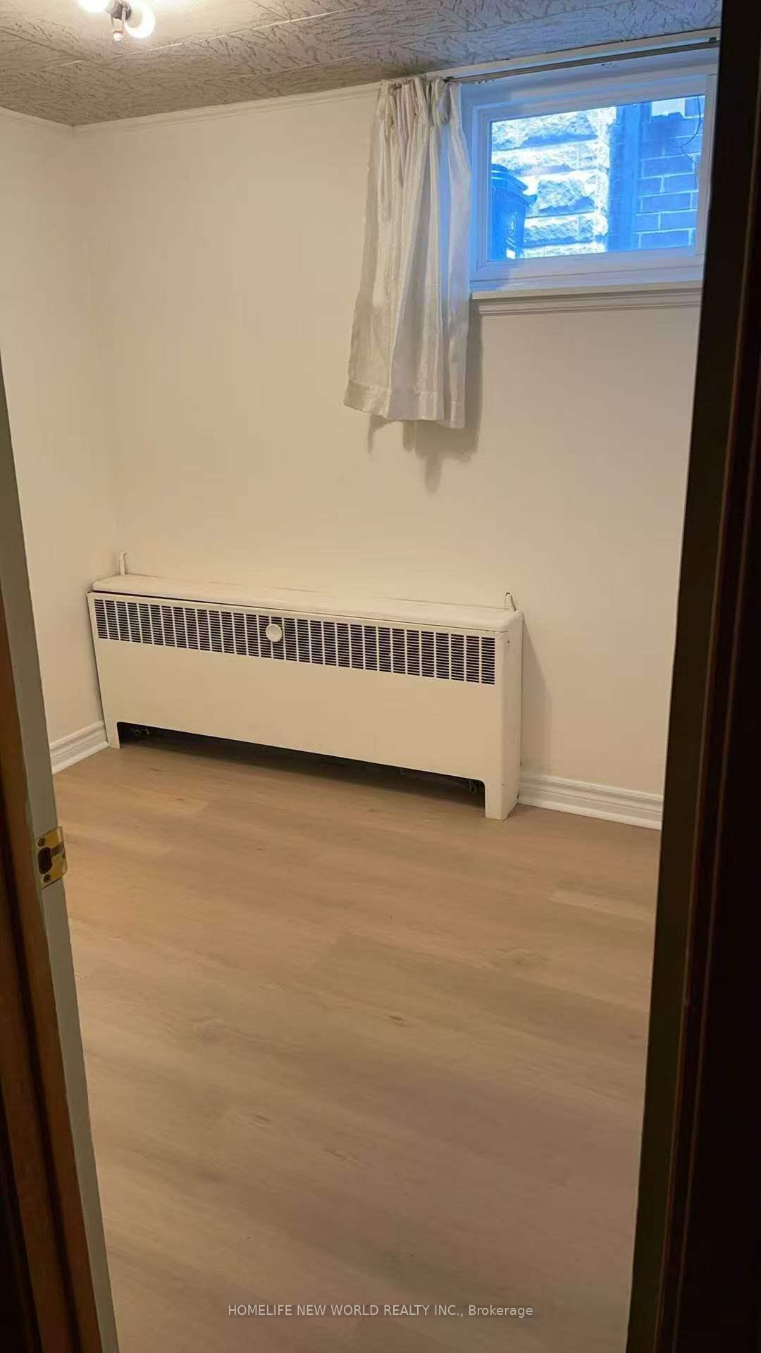 Photo 15 of 10 Millgate Crescent, North York, Bayview Village — HOMEH