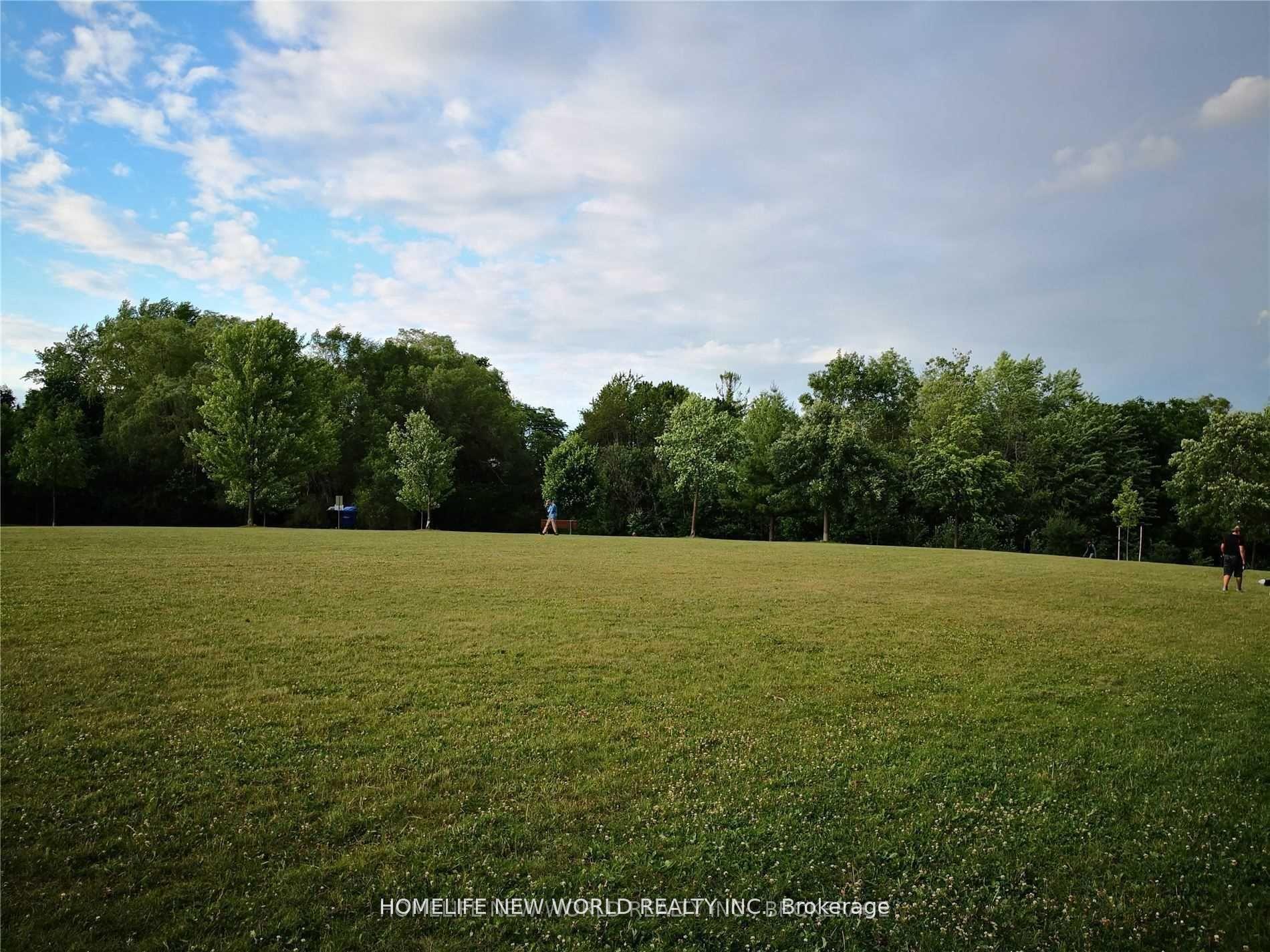 Photo 19 of 10 Millgate Crescent, North York, Bayview Village — HOMEH