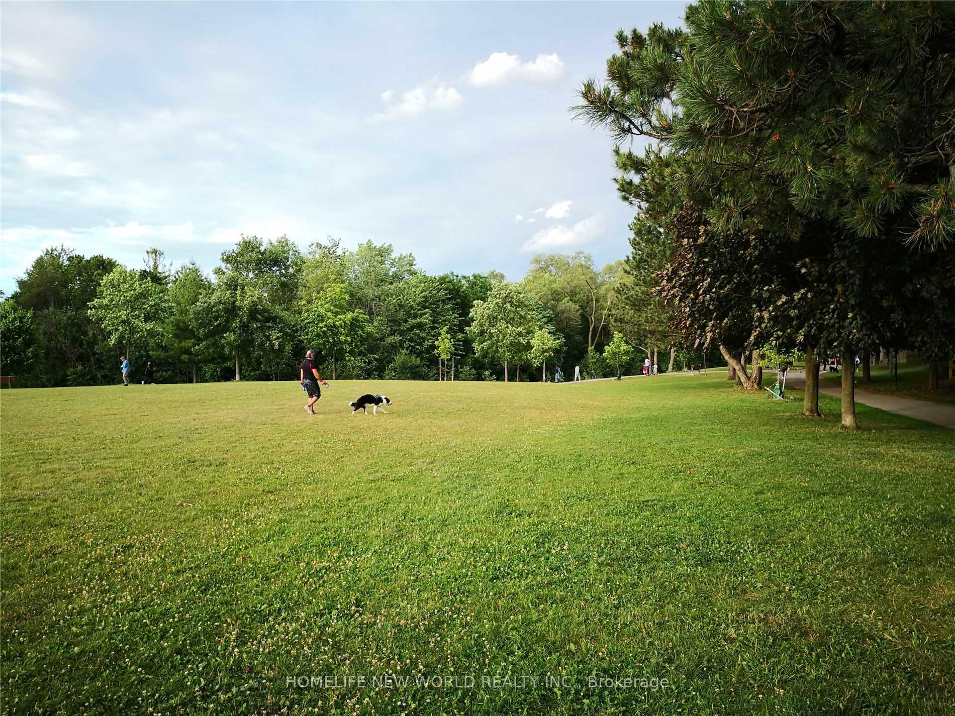 Photo 20 of 10 Millgate Crescent, North York, Bayview Village — HOMEH